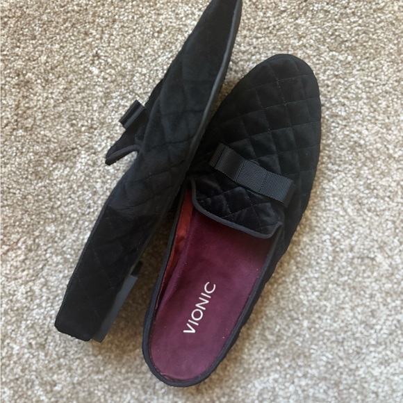 Vionic Women's Black Quilted Slippers - Picture 3 of 5